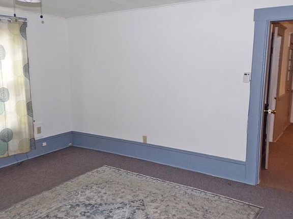 4th image of 208 S 10th St