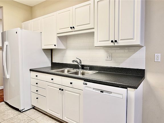 5th image of 105 Eagle Ct