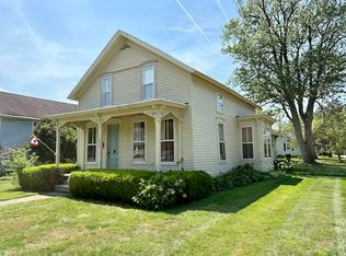 402 S Elm St, Three Oaks, MI 49128