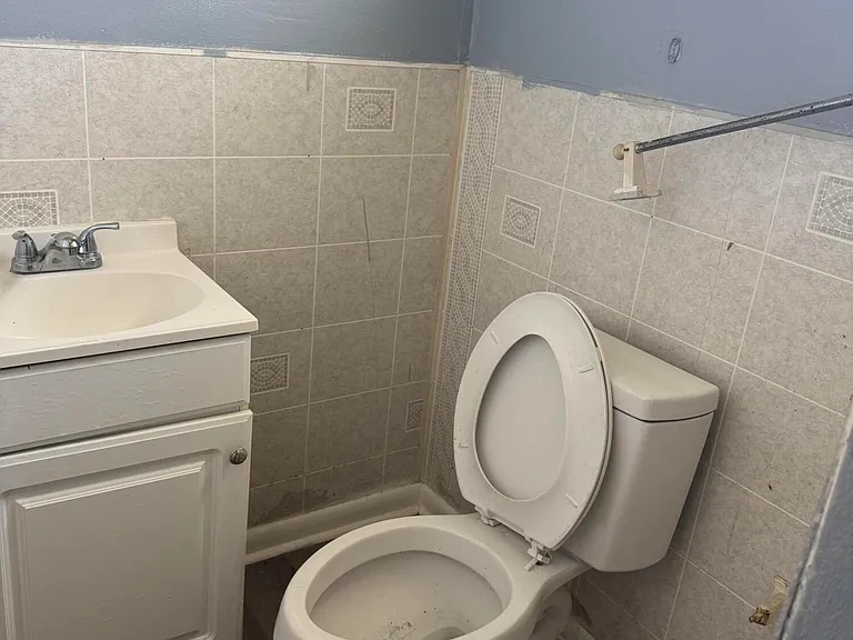 1815 Wilson Ave — Photo 5
