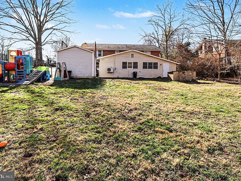 7409 Lake Dr — Photo 40