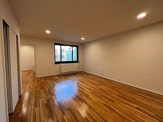 3rd image of 284 Mott St APT 4R