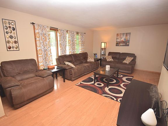 3rd image of 405 E Estates Pl