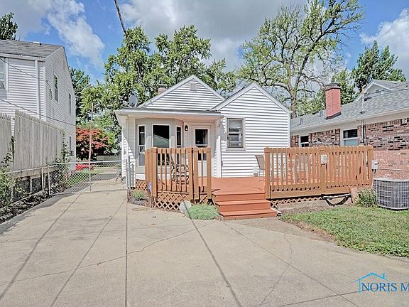 3rd image of 919 Geneva Ave