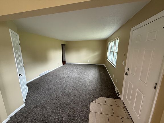 4th image of 5046 Winona Dr