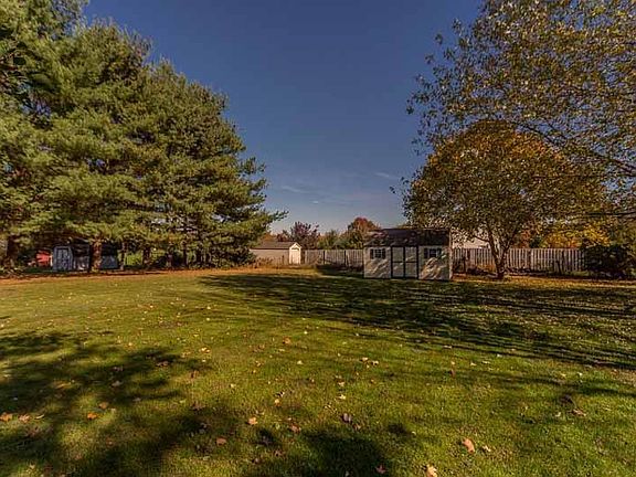 4th image of 2 Knollwood Dr