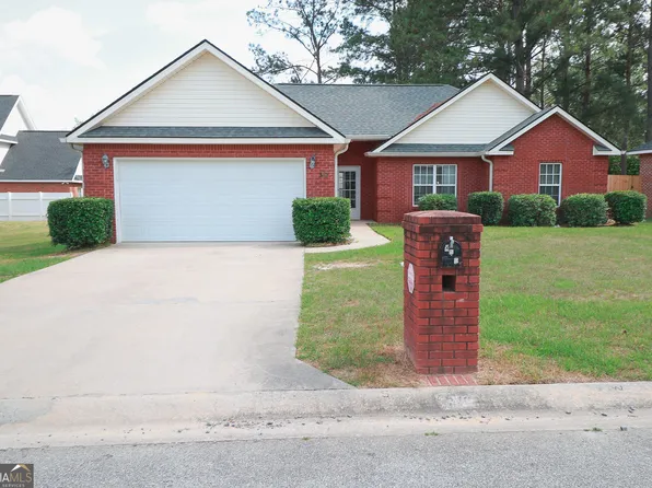 312 Links View Dr, Bonaire, GA 31005