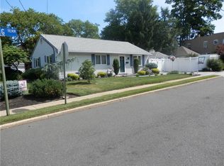 81 Walling Ter, Keyport, NJ 07735