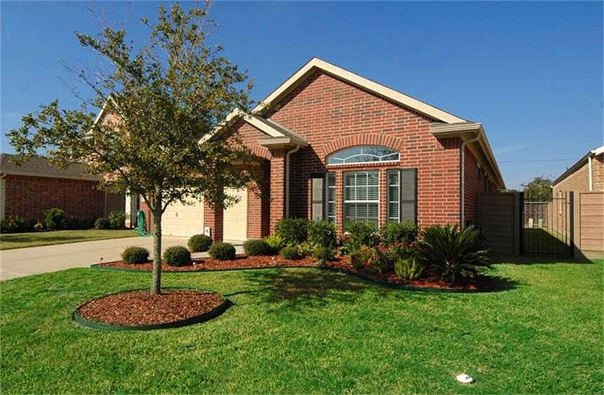 1st image of 2549 Blue Heron Cir