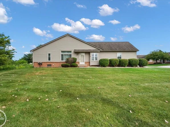 34384 Manor Run Cir, Sterling Heights, MI 48312