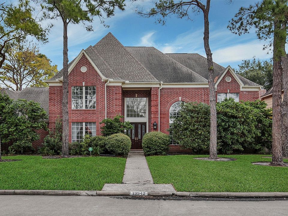 1st image of 19942 Sky Hollow Ln