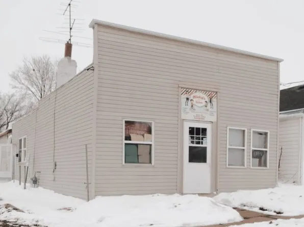 916 Hull Ave, Des Moines, IA 50316