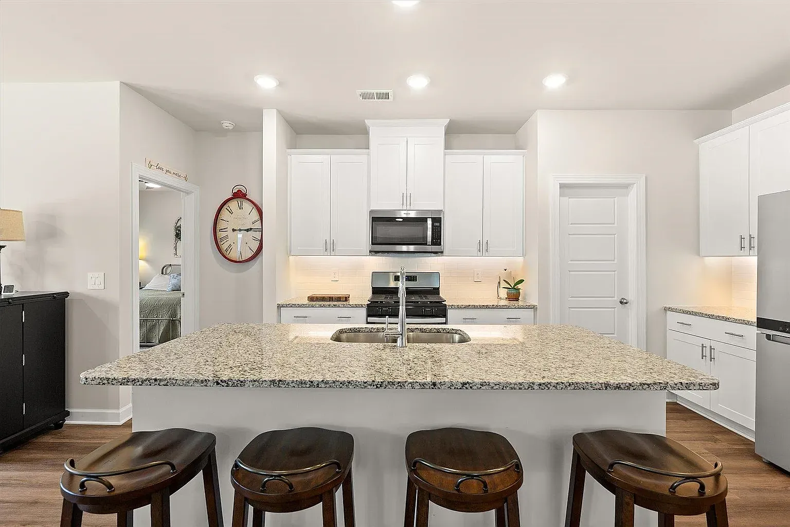 3 bed, 1670 sqft, $1,950 — Photo 2
