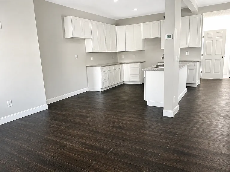 374 S Harris Ave — Photo 6