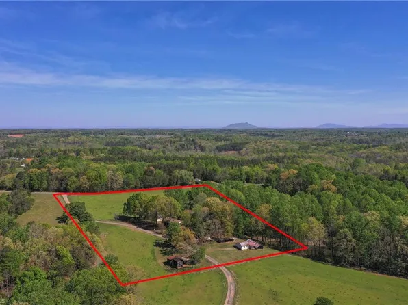 1336 Chinn Ln, Yadkinville, NC 27055