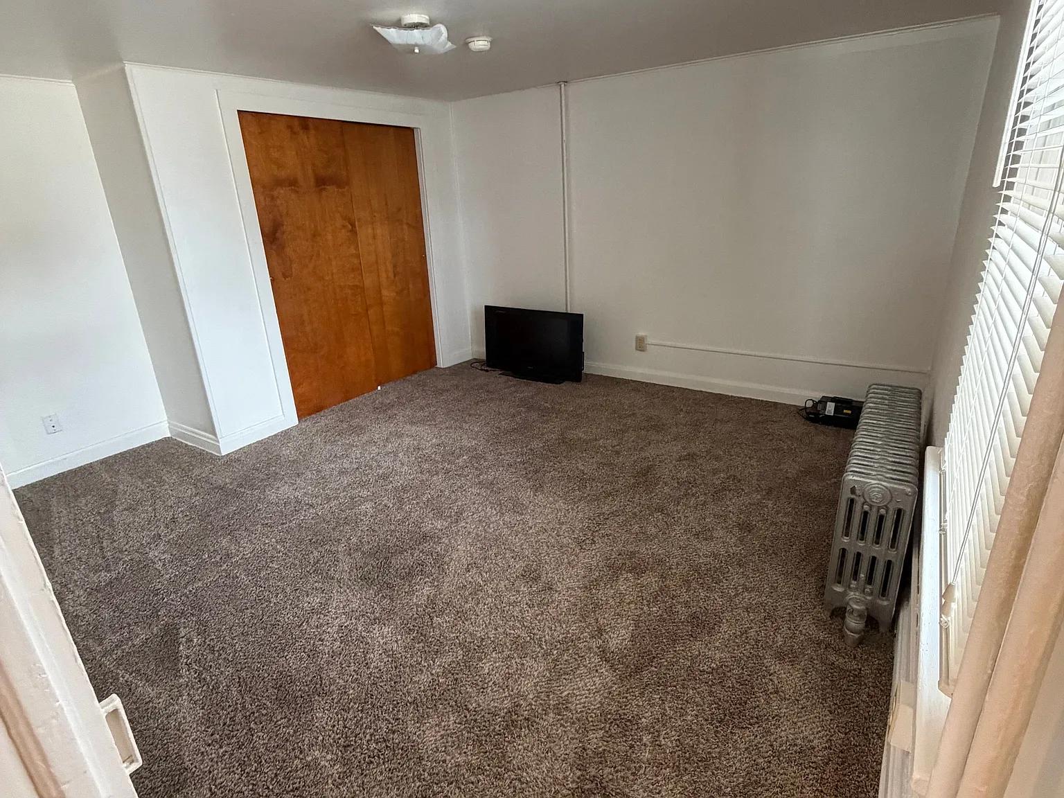 2 bed, 1.0 bath, $925 — Photo 3