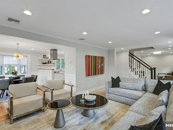 4th image of 547 Ruckman Road