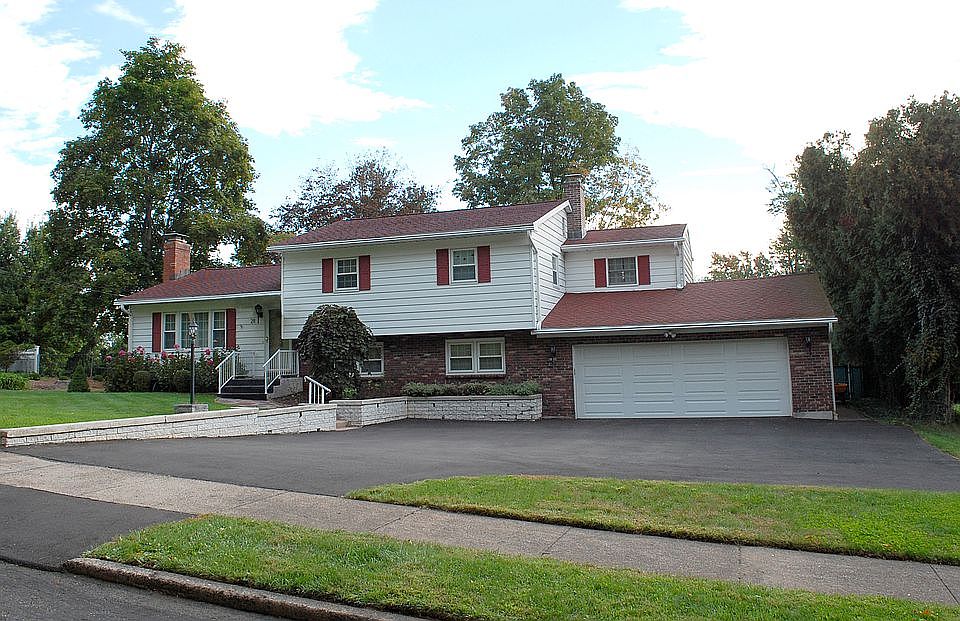 2nd image of 21 Still Hill Rd