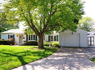 990 Windsor Rd, Highland Park, IL 60035