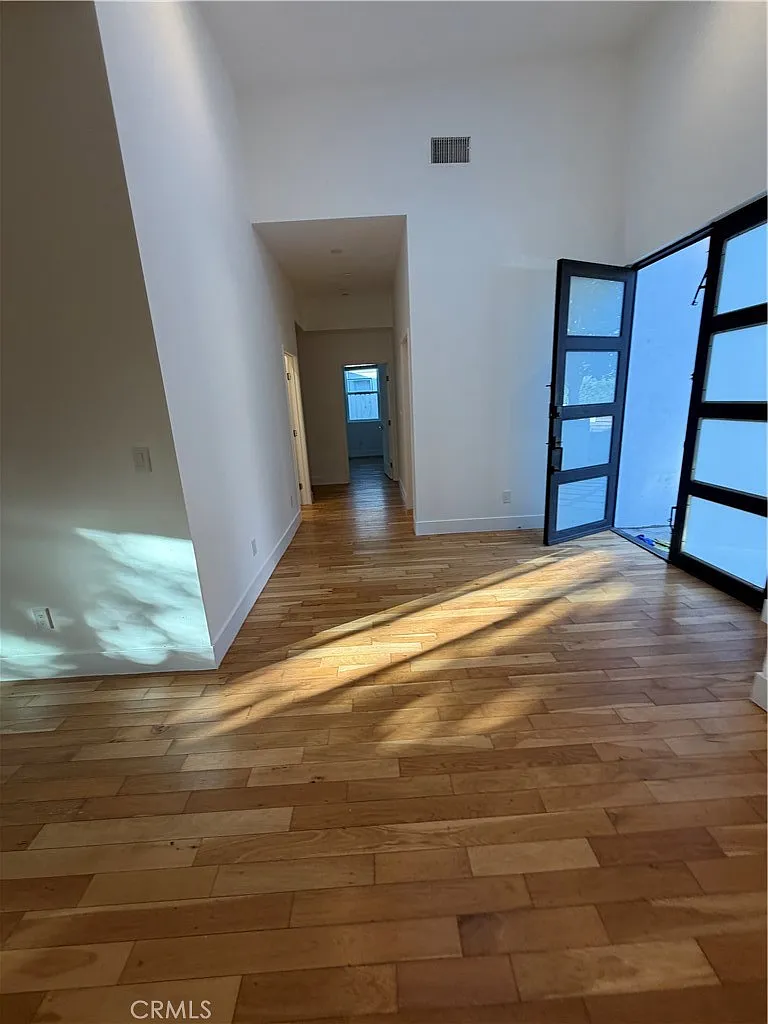 4 bed, 4.5 bath, 2000 sqft, $6,995 — Photo 2