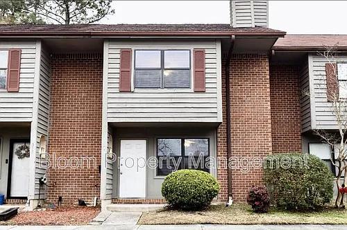 579 Travelers Blvd Photo 1