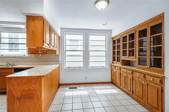 1625 Jefferson Ave — Photo 6
