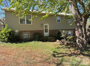 621 E 11th St, Newton, NC 28658