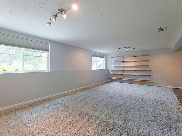 730 Norwood Dr — Photo 48