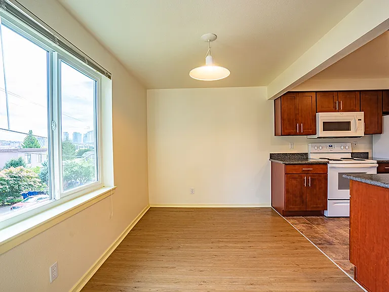 6th Ave Apartments — Photo 33
