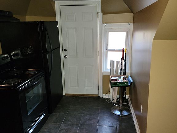 3rd image of 1660 W Grand Blvd #3