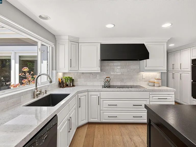 2207 Martin Ave — Photo 40