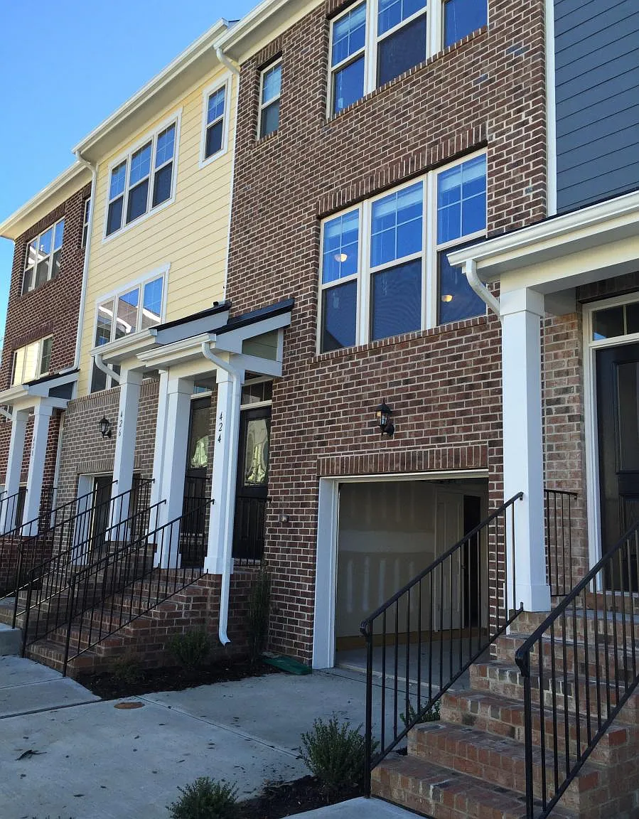 3 bed, 3.5 bath, 1750 sqft, $1,950 — Photo 2