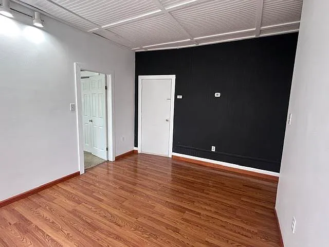 2 bed, 1.5 bath, 889 sqft, $1,850 — Photo 3