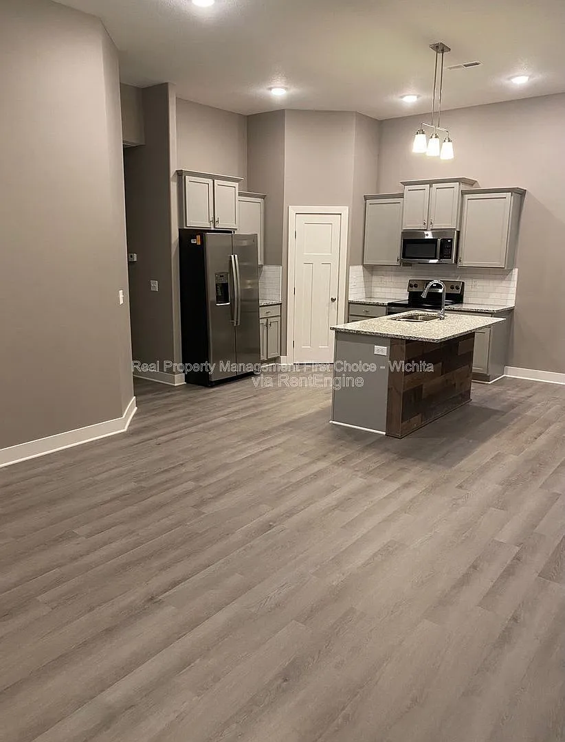 3 bed, 2.0 bath, 1200 sqft, $1,550 — Photo 2