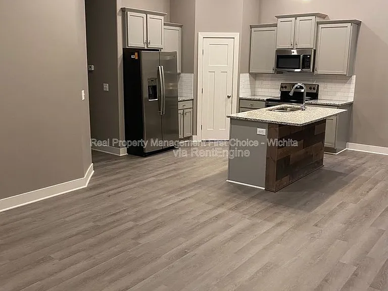 3318 W 45th St S — Photo 2