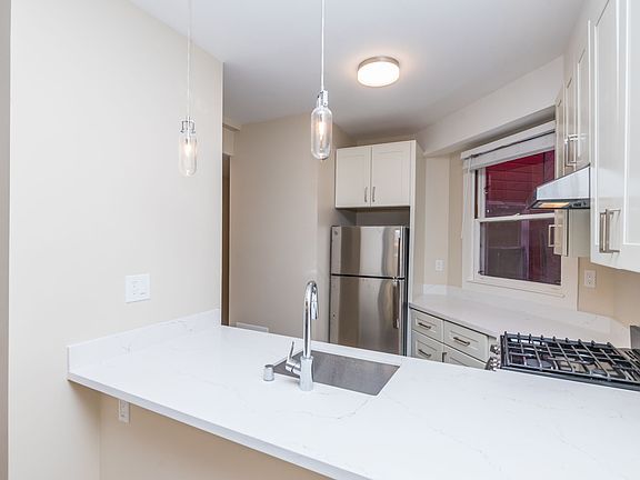 4th image of 1127-1133 Kearny St #1127-05