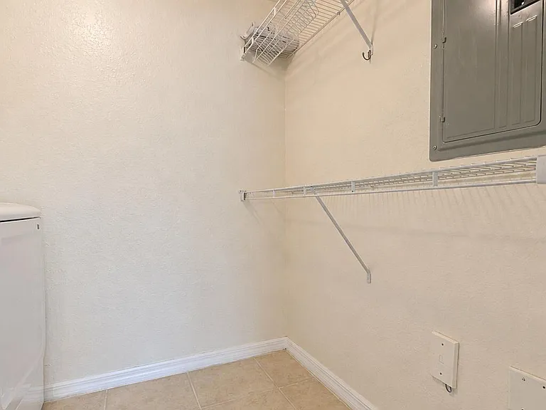 356 SE Rogers Ct — Photo 25
