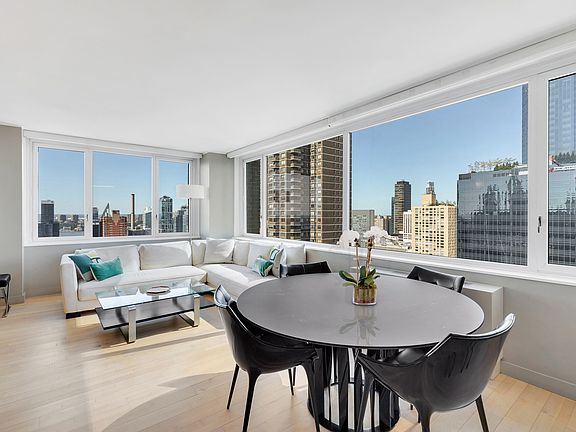 4th image of 322 W 57th St APT 39H1