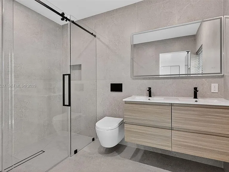Alamanda Dr — Photo 29