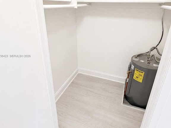 5th image of 749 SE 15th St APT 6