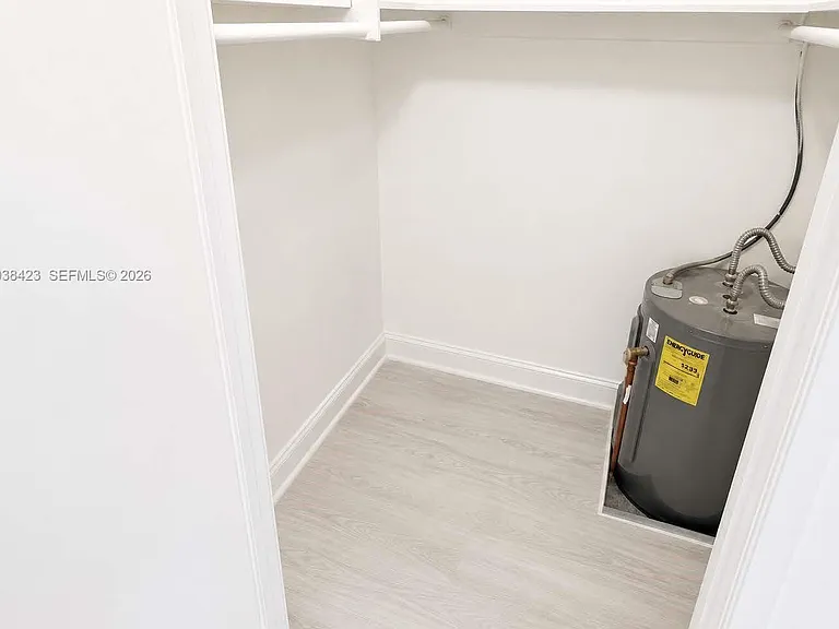 749 SE 15th St #6 — Photo 5