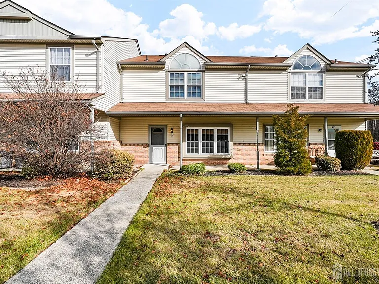 34 Sassafras Ct — Photo 1