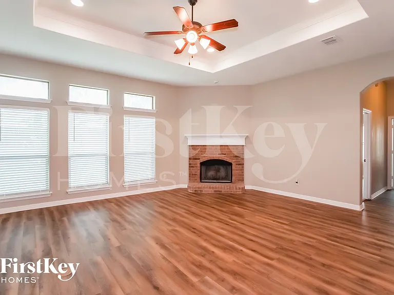 5829 Nathaniel Dr — Photo 4