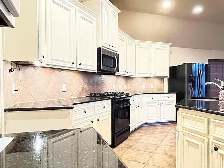 27926 Barberry Banks Ln — Photo 12