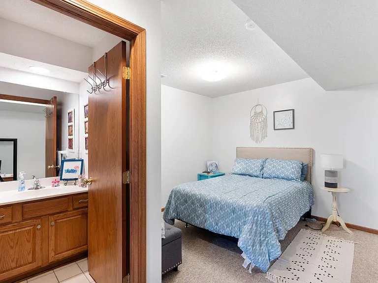 607 SE Tower Ct — Photo 13