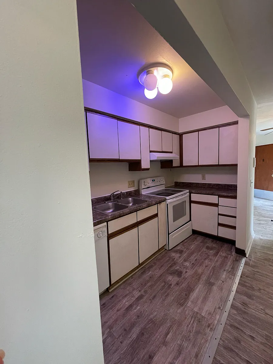 Building Photo - 4741 Crescent Rd #9
