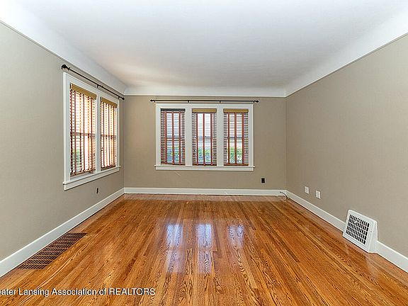 5th image of 528 Everett Dr