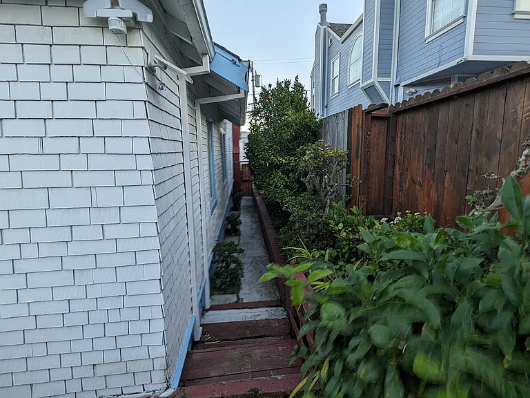 364 Oriente St — Photo 9