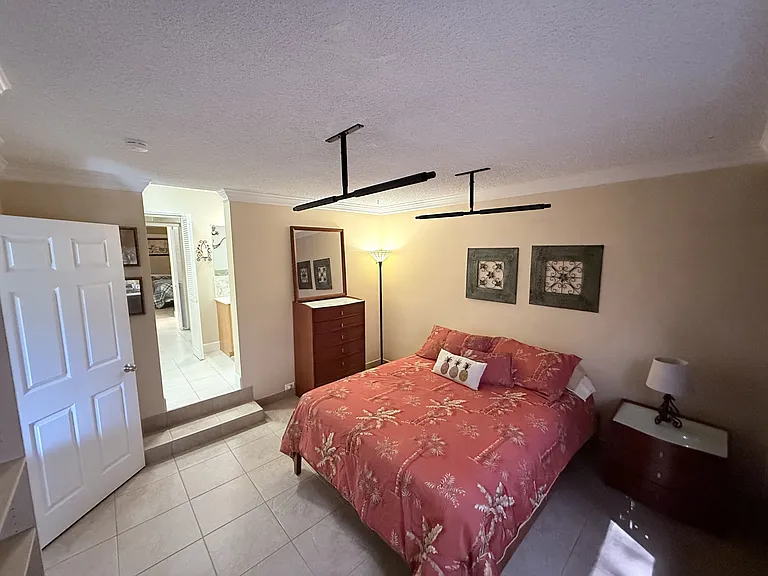 511 Hahaione St #1B — Photo 12