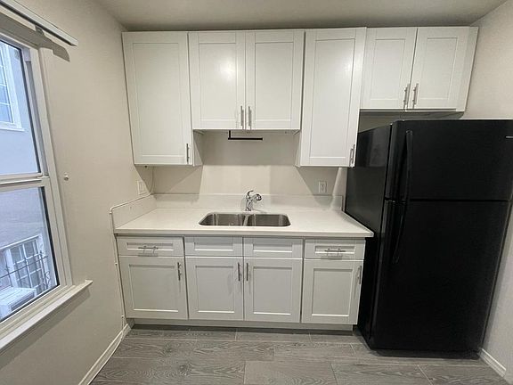 2nd image of 548 N Alexandria Ave APT 11